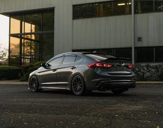 Focos traseros para Hyundai Elantra 2016-2018.