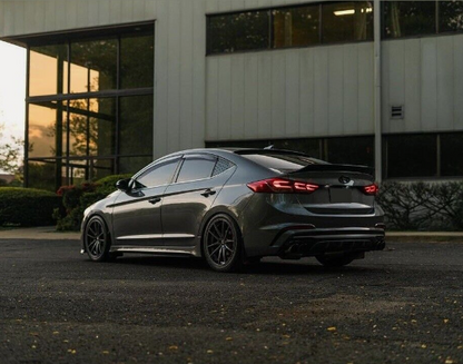 Focos traseros para Hyundai Elantra 2016-2018.